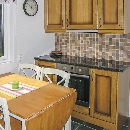 Gorgeous In Dalsoyra With Kitchen *