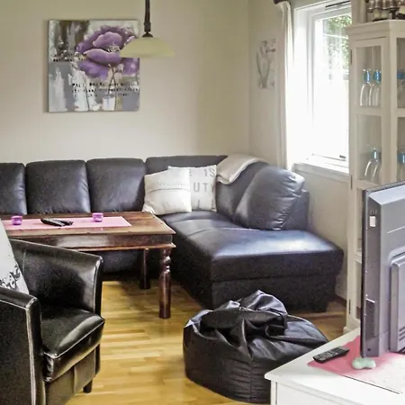 Gorgeous In Dalsoyra With Kitchen *
