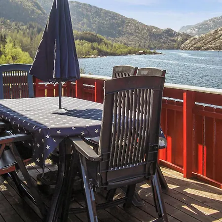 Gorgeous In Dalsoyra With Kitchen Holiday home Oppdalsoyra